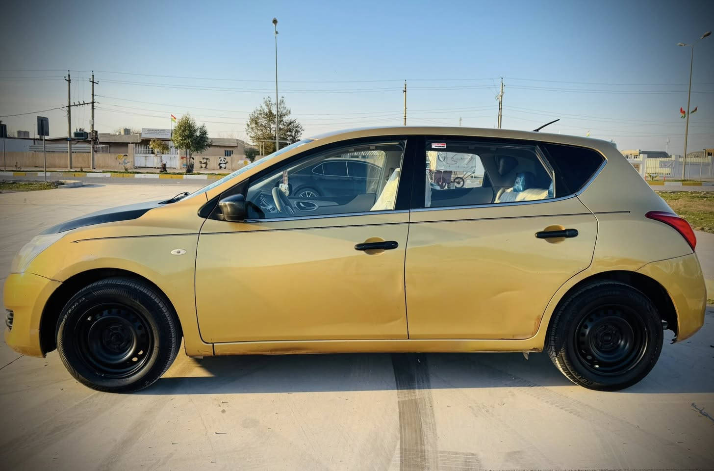 ‎نیسان تیدا خەلیجی بۆ فرۆشتن
‎مۆدیل 2014 پشت و پێشی كەپس 
‎دوو پارچە سبوغ بێ ژۆرێ گێڕ و مەكینە بەشەرت تەبریت سارد و گەرم بە شەرت 
‎سەنەوی ساڵەكی ماوە تەقە و ڕەقە بەشەرت 
‎سەیارەكی بێ مەسرەف مەزبووت 
‎چوار تاییەی نوێی لە بنە سەیارەكە كەمێك 
‎قنج و قۆپی هەیە سەیارەكی هەرزان و بازاڕی 
‎تازە سێرڤس كراوە سعرى85وەرەقەو كەمێك مەجال 
***********
***********
