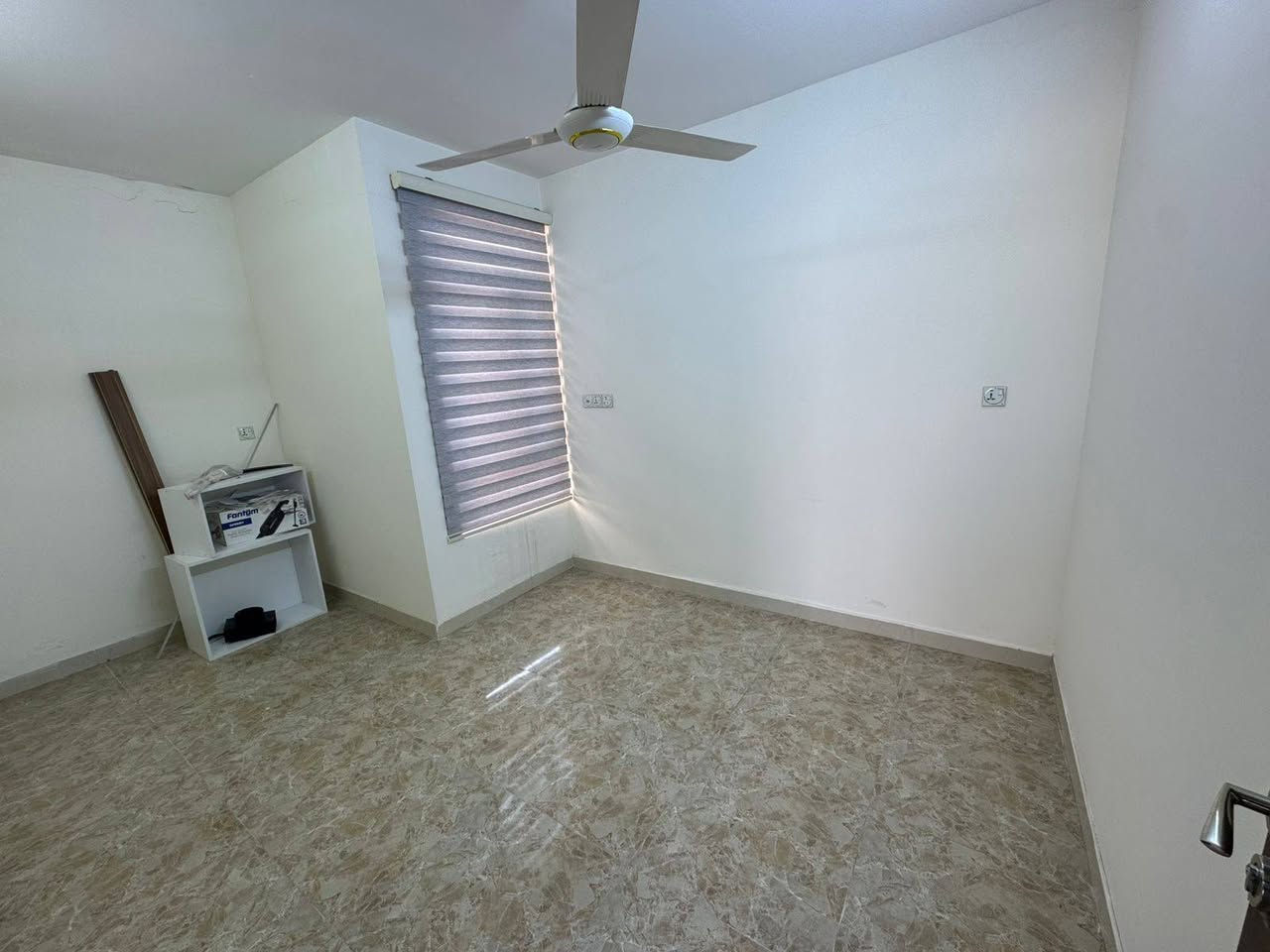 السلام عليكم يوجد مشتمل للبيع مساحة ٥٠متر واجهة ٥يحتوي علىَ ثلاث غرف نوم وصالة ومطبخ وخدمات بيت جديد موقع ممتاز ديوان المخابرات قرب حي الجهاد الاستفسار على هذا الرقم ***********
