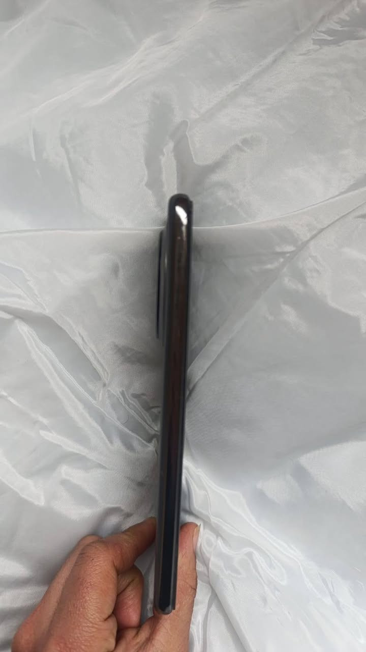 السلام عليكم ريلمي 14برو بلص مكفول من كلشي ملحقاته كامله ذاكره 512مواصفاته معروفه  مكفول من كلشي نضافه 90بالميه  للبيع او المراوس السعر (400)مكاني النجف ناحيه الحريه ***********
