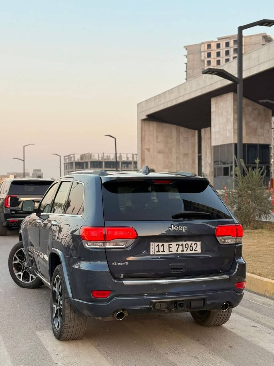 جيب اوفر لاند 2019 اصل اعلى مواصفات بلجيب
مكاني بغداد 
موصفات فول 1/1 ماشية 104
جكات تصعد وتنزل 
بصمة تشغيل 
مكينة 3600 كفالة عامة
الداخل اسود 
بانوراما
كشنات جلد 
كشنات كهرباء
صندوق كهرباء
دمامات صوت
خزن ذاكرة الكشن
حساسات من كل الجهات
تدفئة وتبريد امامي 
تدفية خلفي 
رادار جانبي
اشاير بلمري 
3 انضمة قياده تحكم ستيرن 
مانع انزلاق 
تبريد قطعتين 
حساس خلفي 
شاشة اعطال 
شاشه كبيره 
كامره دواره 
تحكمات استيرن 
تدفئة ستيرن
رادار توقف ذاتي 
حساسات امامي خلفي 
رادارات بل مري و امامي 
شنو تريد مواصفات بيها 
شباب السيارة بيع فقط بدون مراوس 
صور الحادث بل منشور 
للاستفسار ***********
