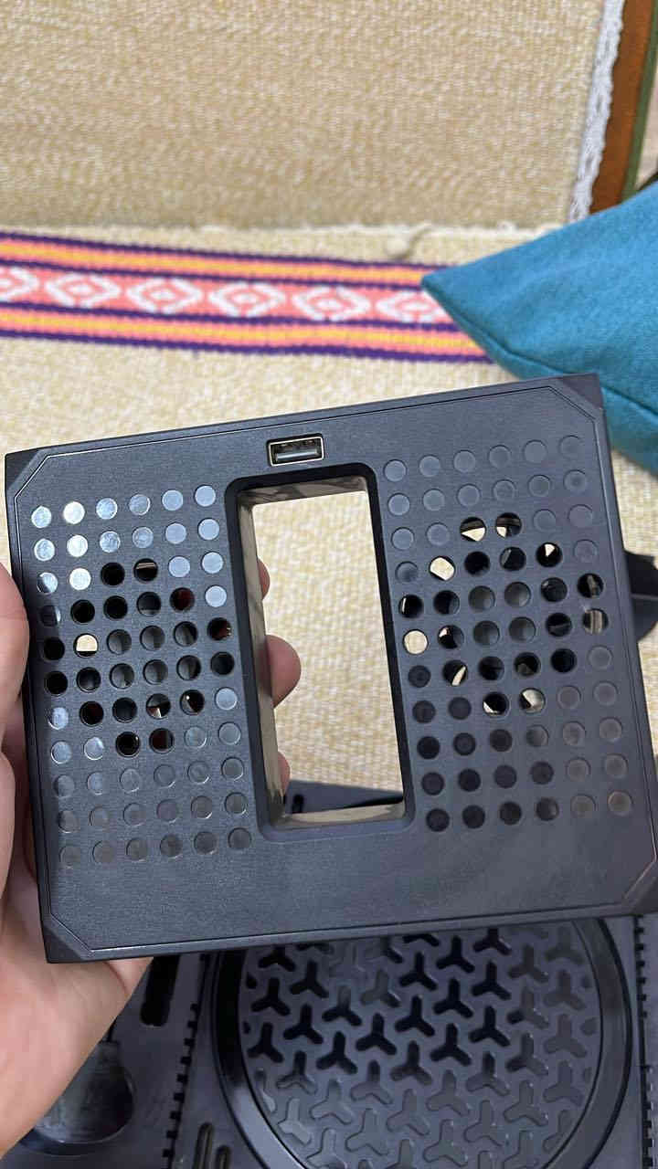 سلام عليكم سماعة ايسترو A10 للبيع جديدةة مستخدمة قليل جداً وقاعدة اكس بوكس سريس xتبريد بيها مروحتين ومكان تعلك بيها السماعة للبيع ثنينهم العنون بغداد البلديات شارع الكنيسة للاستفسار ***********
