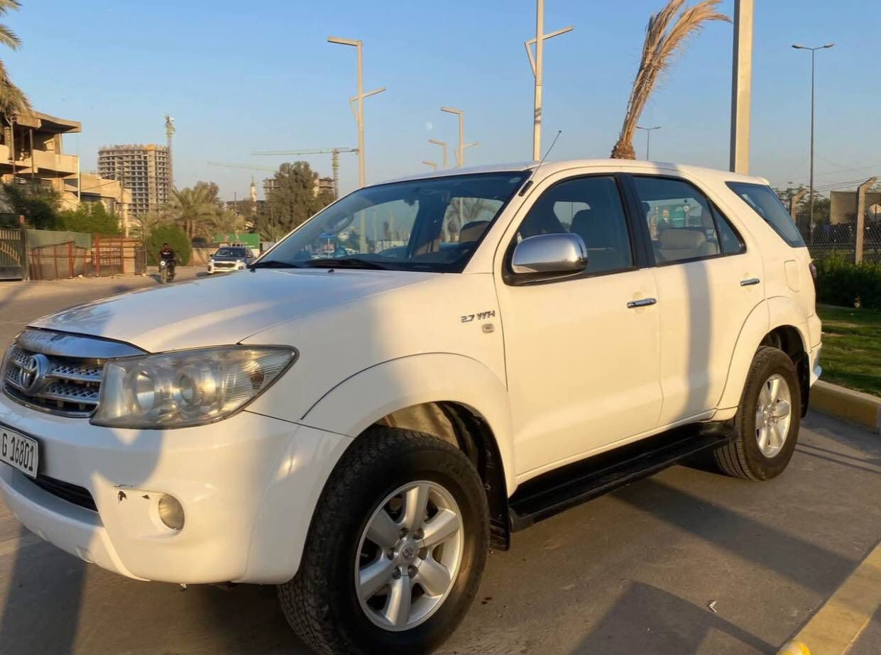 السلام عليكم 
فورجنر للبيع 
محرك 4 سلندر 
2700
لو گير 
مكفول من الحادث والصبغ 
2011
***********
