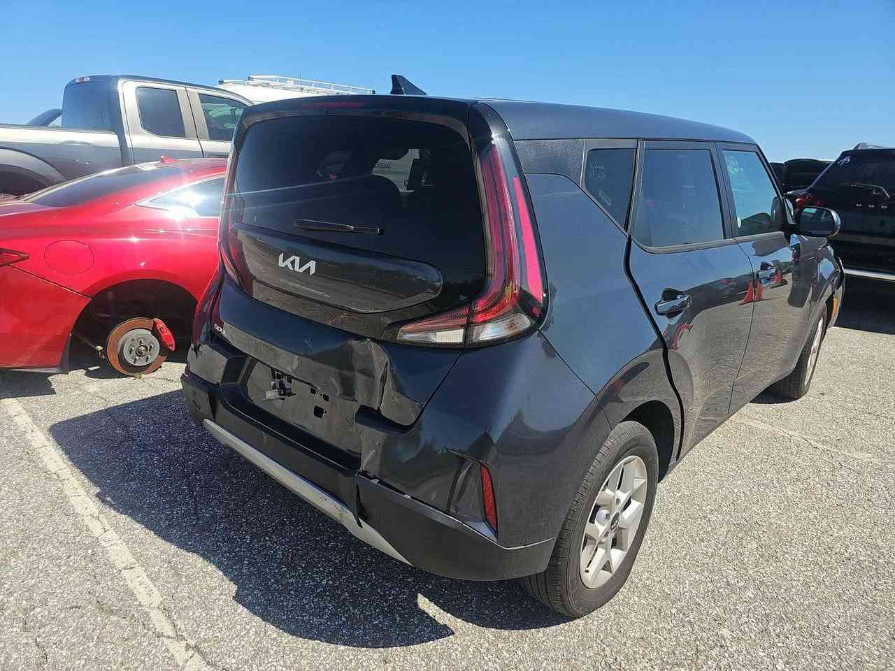 سلام عليكم كيا صول موديل 24 سيارة  حادثها موضح  بالصور تحكم ستيرن حساسات سيارة دخول جديد فحص مؤقت سويج شاشة رادار سرعة السعر 144 وبيها مجال بسيط تواصل فقط على رقم ***********
