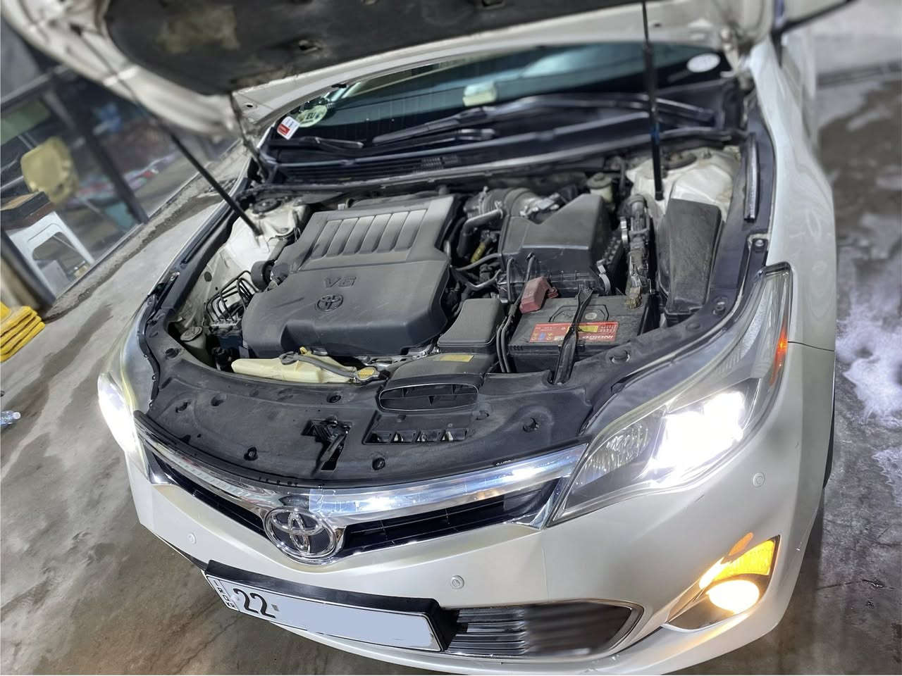 سلام عليكم افلون 2013 
مواصفات xle خليجي 
بيها قطعتين صبغ بدون حادث اثر شخوط فقط 
جاملغ السائق + جاملغ خلفي جه السائق
كفاله كير مكينه صدر امامي خلفي تايرات جدد 
رقم اربيل سنويه جديد ما بيها نقص السياره 
السعر 215 وبيها مجال 
عنوان بغداد 
رقم الهاتف ***********
