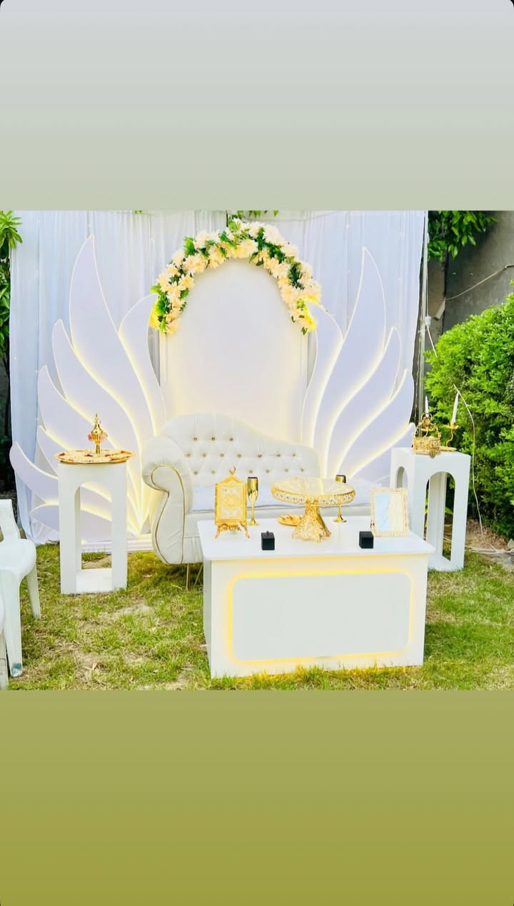 السلام عليكم كوشات مستخدمه للبيع العدد 3 وموديلات وتصاميم مختلفه لكل كوشه العنوان بغداد الدوره  ***********
