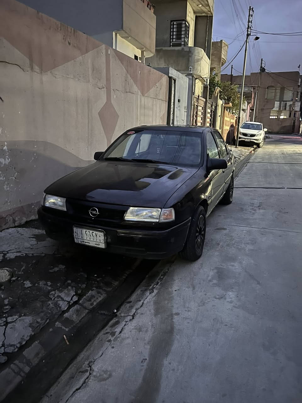 السلام عليكم اوبل  للبيع سياره مابيها شي منصوبه بيها نواقص شي قليل خيسان مصلح كابون مامسجل سياره شرط تحويل سعرها 28 عنوان سياره موصل قادسيه ثانيه *********** رقم نجف
