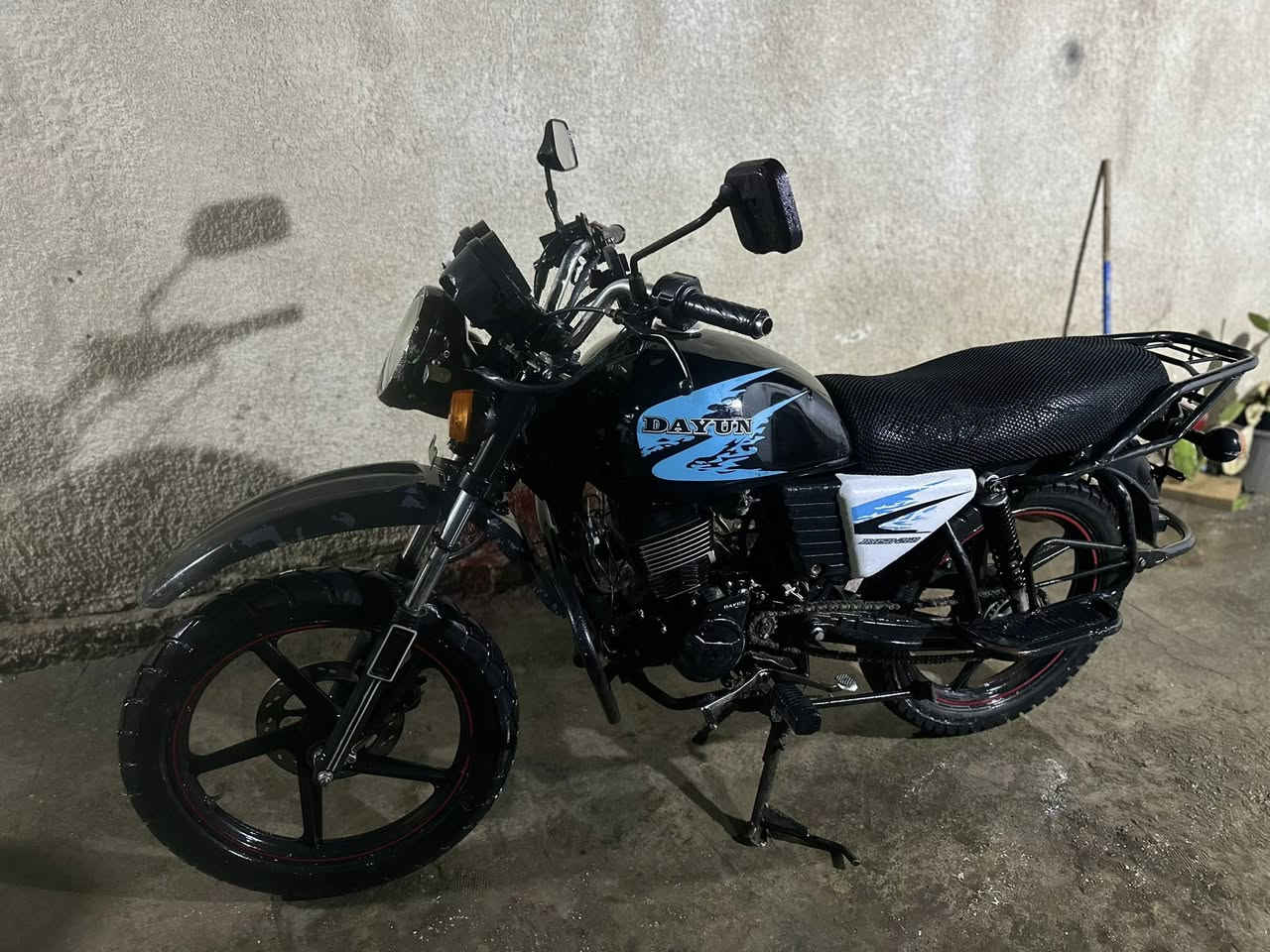 دايوان نفخ جبلي موديل 2023 للبيع مابيهة اي نقص كاملة من كلشي دراجه مشتغله قليل نظافه كدامكم ((( اوراق سكنر مكفولة سرقة قانونياً وعشائرياً ))) *********** /// العنوان بغداد مشتل /// السعر مليون وبيهة مجال
