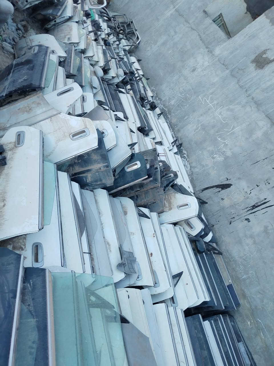 متوفر بيبان +جاملغات + بنيد+دعاميات 
موجود اي شي يخص الافلات 
اسعار مناسبة 
مكاني كربلاء
***********
