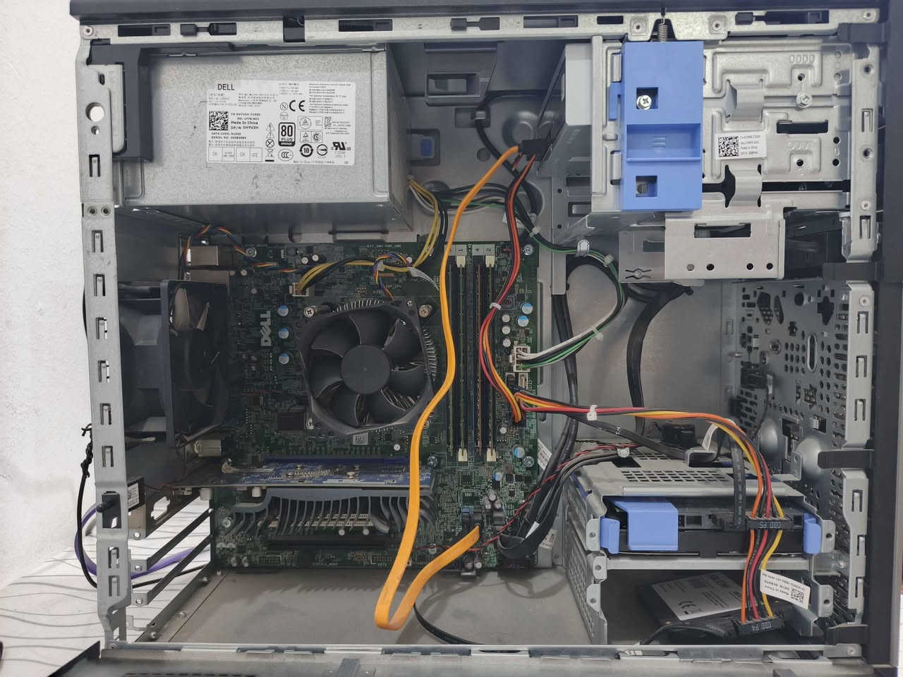 المواصفات واضحات بالصورة،
بس التخزين بي SSD 128
و HDD 512

كرت الشاشة GT 1030
معالج Core i5 4th gen
الرامات 12gb ddr3

وياه تلفاز وواير HDMI، وماوس وكيبورد وقطعة وايفاي كل هذه الملحقات تجي وياه بس بدون شاشة عمارة, ميسان


**إذا كنت صاحب هذا الإعلان وتريد حذفه لأي سبب، رجاءا أرسل رسالة إلى الدعم الفني**