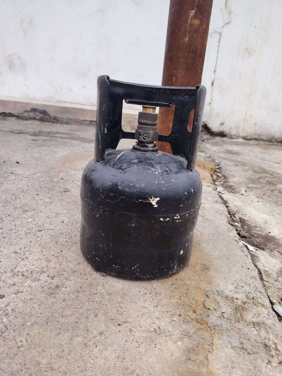 قنينا غاز زغيرة للبيع السعر 15الف قفلها الشراي يتصل عل رقم
***********
