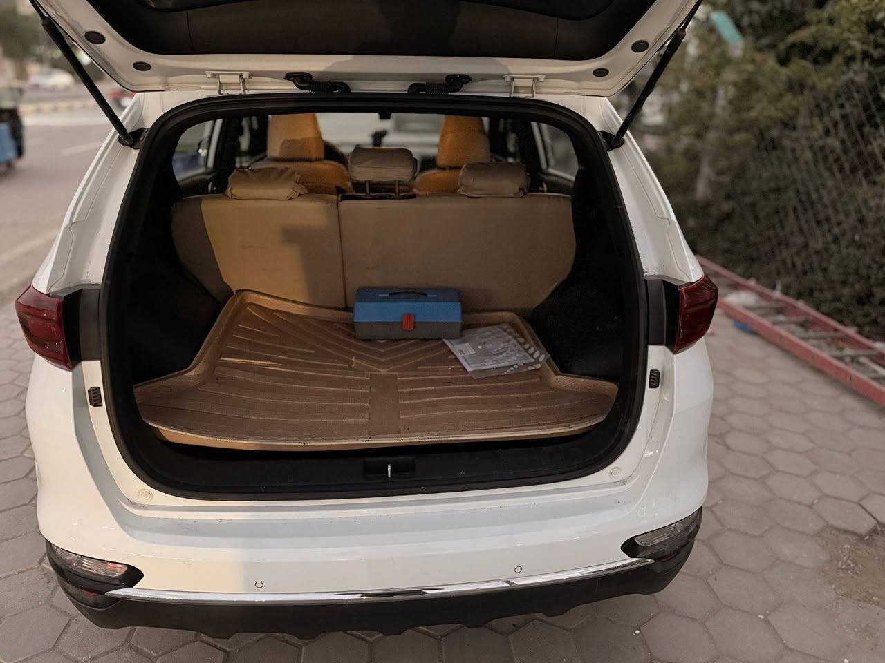 كيا سبورتج 2019 خليجي  السياره جديده معنى الكلمه 
 رقم واسط  
ماشيه 59 الف كيلو حقيقي ع الفحص

سعر ١٩٢ بيه مجال 
المواصفات...
لد نهاري
مري شفط
داخل حمصي
سماعات JPL
تحكمات ستيرن فول
سايد بريك رجل
لايت ضباب
لايت متحرك
لايتات اوتو
ماسحات اوتو
مكينه 2000 دوش ناعمه
تبريد قطعتين ثلج 
حساس خلفي وامامي
ثلاث انظمه قياده 
وباقي المواصفات المعروفه
 سياره مكينه وكير فول مكفول 
باتري جديد 
تخم تاير جديد 
دهن لكي مولي 

بيه بارد قليل بالجاملغ الخلفي جهه الصدر خفيف كلش 
وباب السايق صبغ نفس الباب مصبوغه شغل مرتب وكاله 

 مكان السياره واسط ..قضاء الحي
***********
