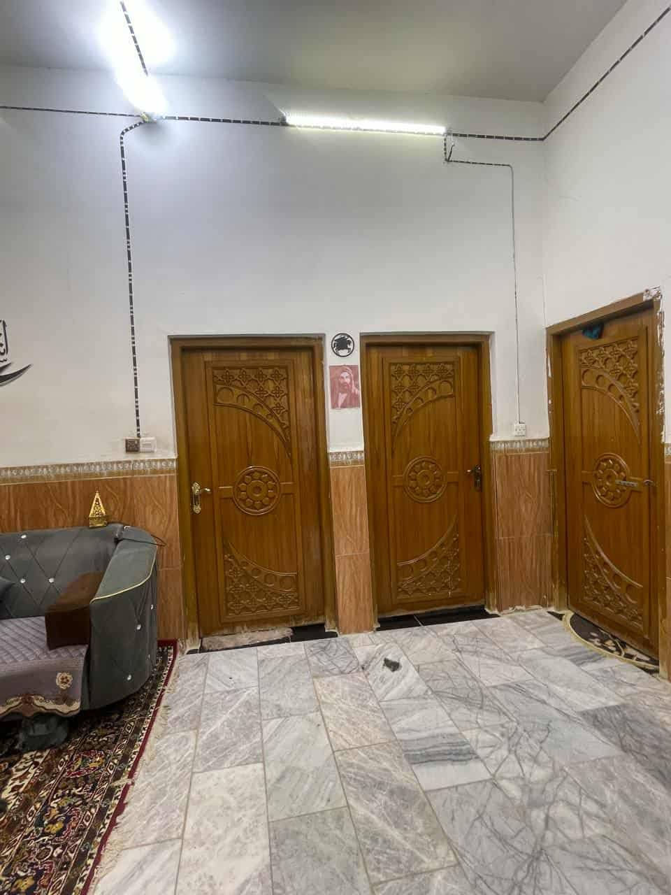 السلام عليكم ورحمة الله وبركاته بيت للبيع
يم مدرست كميت 200,متر طابو زراعي سند 25 غرفتين او صاله او مطبخ او استقبال ***********
