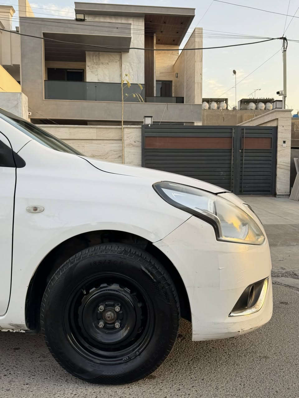 سلام عليكم للبيع فقط
نيسان صني هندي 
موديل 2019 
مكفوله من الصبغ والتبديل 
بيها 3 مكانات بارد 
السياره حلوه وناصبه 
رقمها بغداد الجديد 
كير مكينه نظيفات 
ماشيه 62 الف كيلو متر تقريباً 
مكانها بغداد 
السعر 108 ورقه وبيها مجال بسيط حك الجيه 
***********
