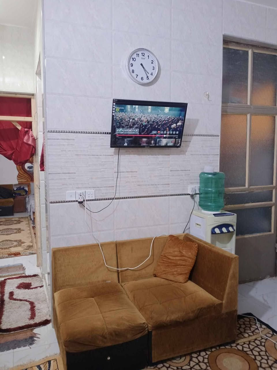 سلام عليكم يوجد لدينه بيت طابو لبيع مساحته ٨٥متر لوجهيه ٤٢٥ ونزال ٢٠متر بي منام ١وصاله مطبخ مساحت درج وبيتونه مبنيه وكامله   لبيت كامل من كلشي خدمات شارع كهرباء مي مجاري تبليط رصيف سعرخاص لمكان حي جمعيه يم ابو سجاد ابو لبرادات  لي يريد يتفضل خاص لو يتصل على رقم الهاتف صاحب لبيت ***********
