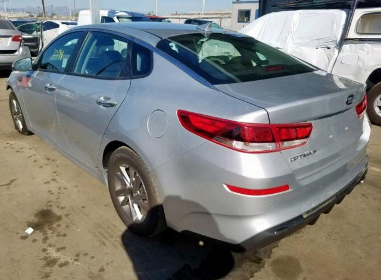 السلام عليكم 
اوبتيما للبيع او مراوس 
موديل 2020 fe
ضرر بالبنيد اقل الشبر بدون ايرباك بدون اي دواخل وعلى اثره انصبغ البنيد 
محرك 2400 GDI كفاله بدون فتح بدون تنقيص بدون تبخير 
كير كفاله 
ثلاث انطمه قياده
تحديد مسار ورادار امامي وجانبي وخلفي
حساسات وكامره خلفيه دواره
شاشه بلاديه
زنون عالي ناصي 
ماشيه 78الف مايل
رقم اربيل الجديد سنويه وهزه وفحص مرور كله جديد بسمي 
بغداد/ابوغريب
***********
