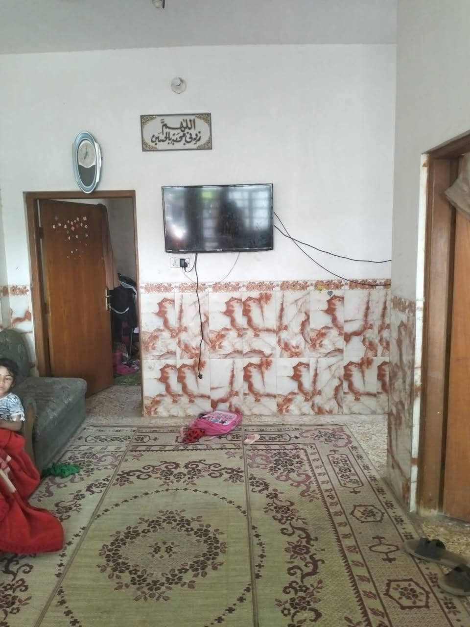 بيت للبيع طابق واحد بناء حديث 
مساحه 250 م
يتكون من  استقبال +صاله+ منور +مطبخ + غرف عدد 2 +مجمع صحيات خارجيه و داخليه  
مع مساحة حديقة امامة وفضلة جانبية   
كافه الخدمات متوفره 
يبعد عن الامام الحسين ع  (10) دقايق
على طريق الزوار
يصلح حسينيه يصلح سكن
#العنوان كربلاء مقابيل المعهد التقني 

قرب مشروع العتبة وقرب مدارس بنين وبنات لكافة المراحل 
مشروع ماء ارو للعتبة مجاني 
اسواق بكافة انواعها وبقالة 
عمود 336

  واتساب او اتصال
 ***********
