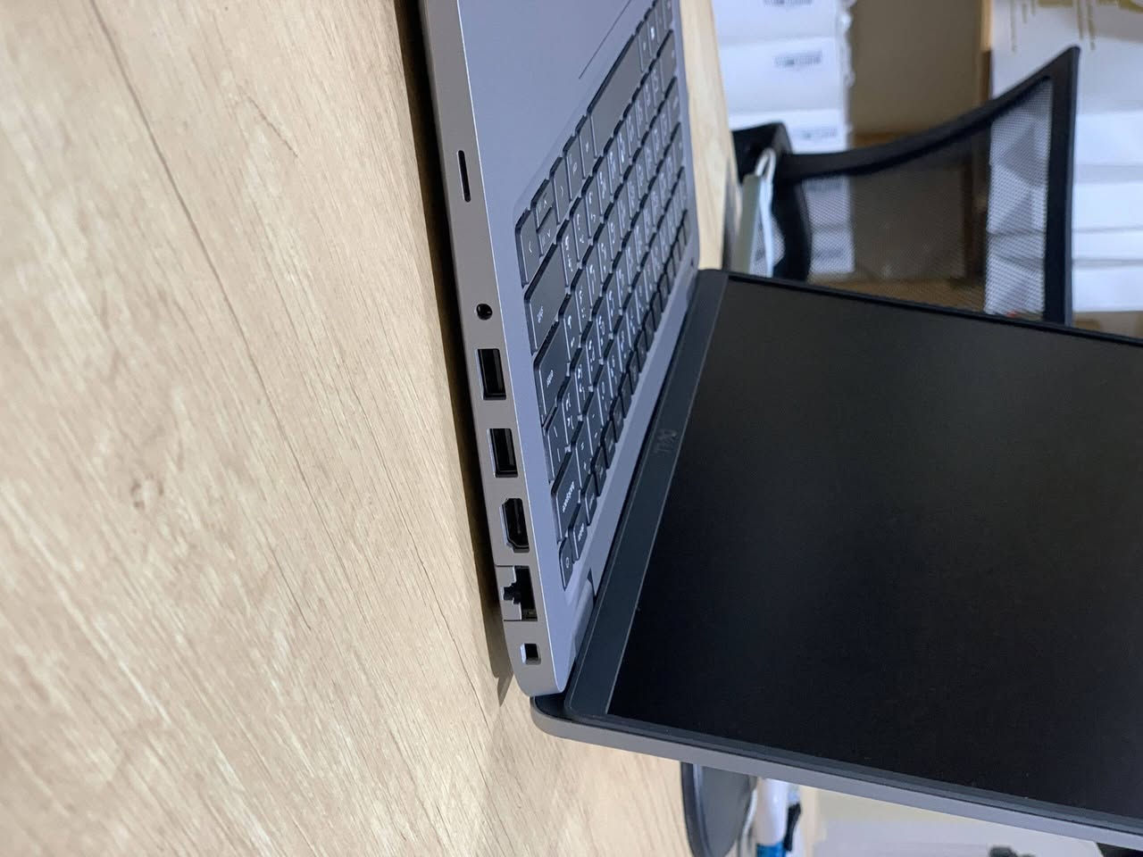 لابتوب Dell latitude 5420 للبيع 
اللابتوب مناسب للأعمال التالية 
✔️ العمل المكتبي والمهني اليومي
✔️ الدراسة والبحوث والمهام المتعددة
✔️ التصميم الجرافيكي البسيط
✔️ مونتاج بسيط للفيديو
✔️ ترفيه وتصفح ومشاهدة
❌ ليس الأفضل للألعاب الثقيلة
❌ ليس للأعمال ثلاثية-الأبعاد الثقيلة أو تطبيقات هندسية ثقيلة

مواصفات اللابتوب 👇
Dell latitude 5420
i7gen11 G7
ram 16 DDR4 
ssd 512
intel iris 8GB
14 FHD 1920*1080

السعر 525 ألف 
يوجد توصيل


**إذا كنت صاحب هذا الإعلان وتريد حذفه لأي سبب، رجاءا أرسل رسالة إلى الدعم الفني**