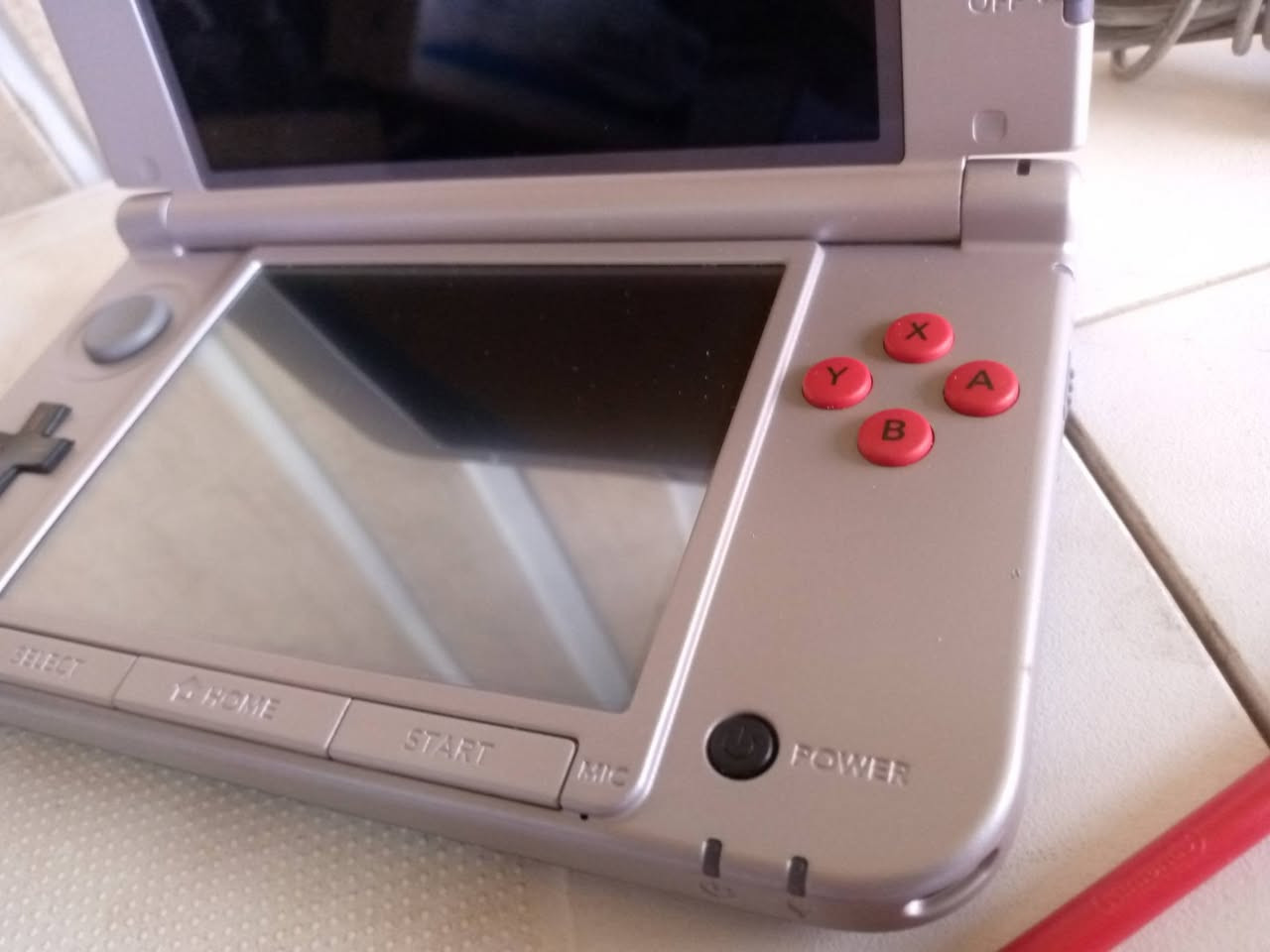 ننتيندو 3DS XL .
رام 32 كيكا + الشاحن الاصلي .
للتواصل . *********** .
