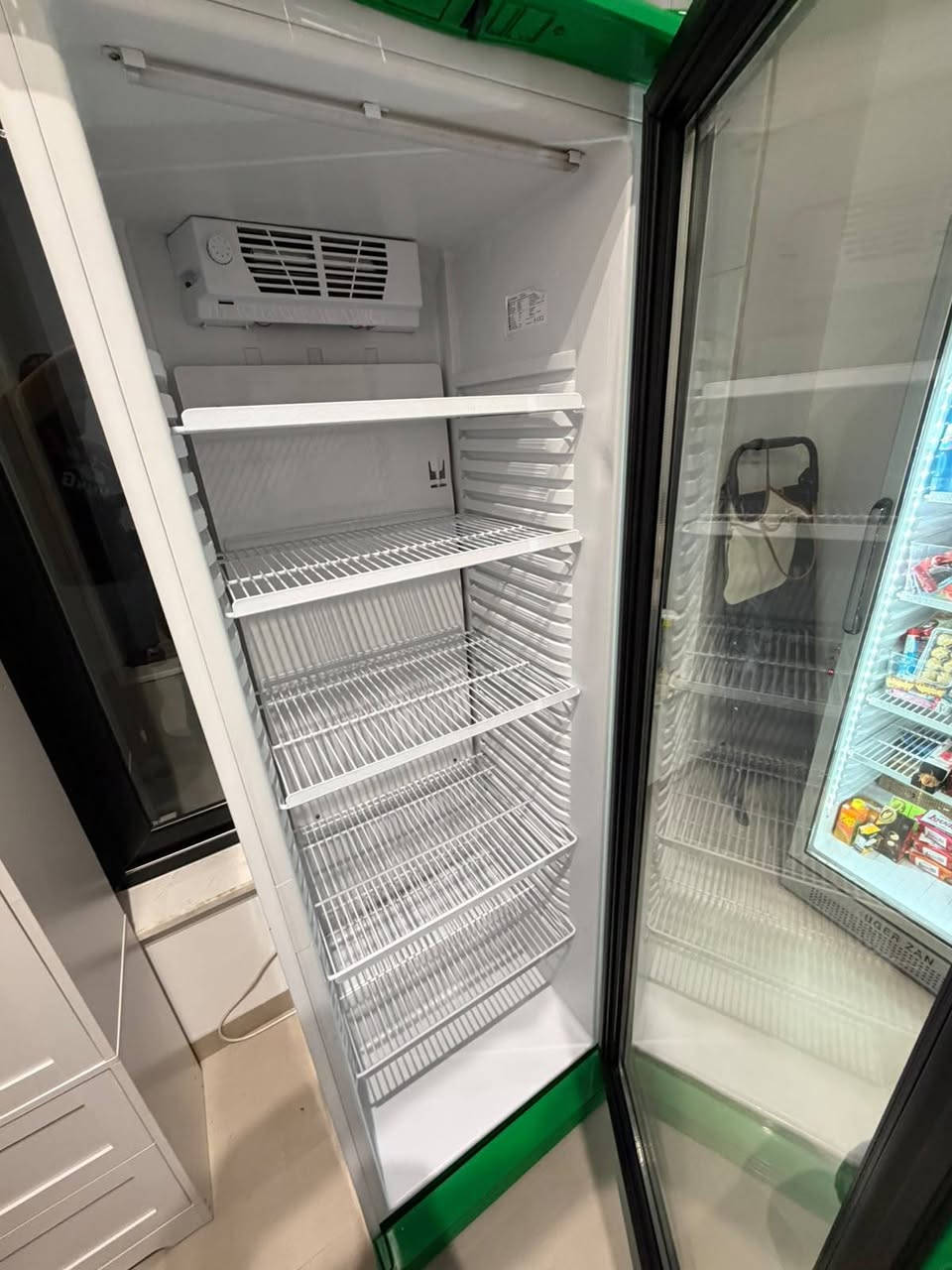 البيع جديده قليل مستخدمه مال بيت مكان بغداد جديدة سعر 350 رقم الهاتف ***********
