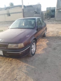 للبيع اوبل فيكترا موديل 1993محرك 2000 كير اوتوماتيك ويل كب 15 تخم تاير...