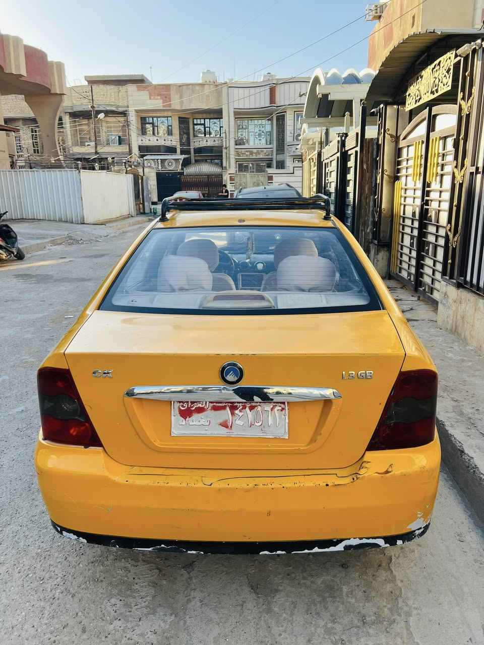 السلام عليكم سيارة جيلي موديل 2012  رقم صدامي بغداد عليها هيئة 850 تسدد قسط حسب طلب وغرامة 140 الف  على المشتري بيها ملاحظات بسيطة درايم شيفت والباور ستيرن بي ثكل شوية  ويدة باب سعر 26ورقة    مكان بلديات  ***********
