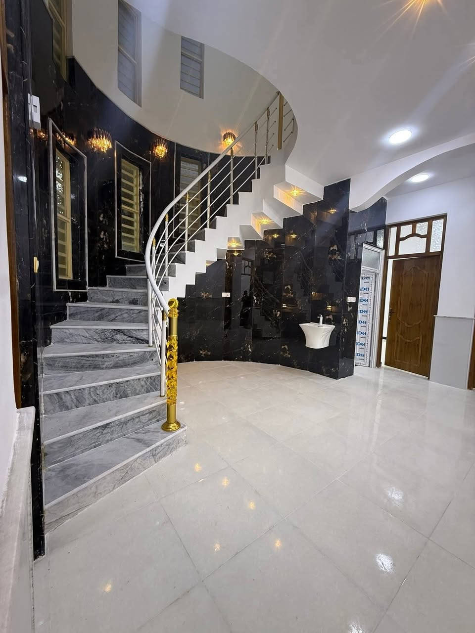 دار ٢٠٠م جاهز للسكن حي نهاوند خلف البطاقه الوطنيه شغل راقي بناء حديث طابق واحد
للاسنفسار ***********
