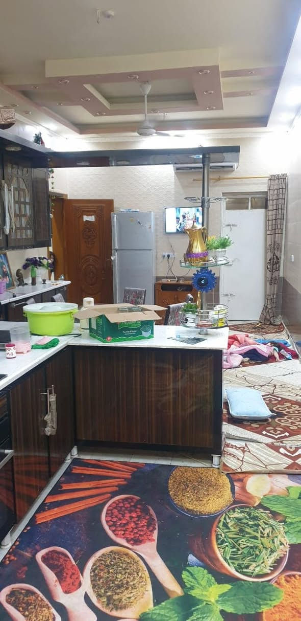 بيت للبيع طابقين الجبيبه قرب تايم سكوير مساحة 330متر
يحتوي على 5غرف منام موزع كبير وستقيال وديوان ومطبخ وصحيات اوكراج بناء حديث درجى اولى  شارع فرعي للاستفسار واتساب فقط ***********
