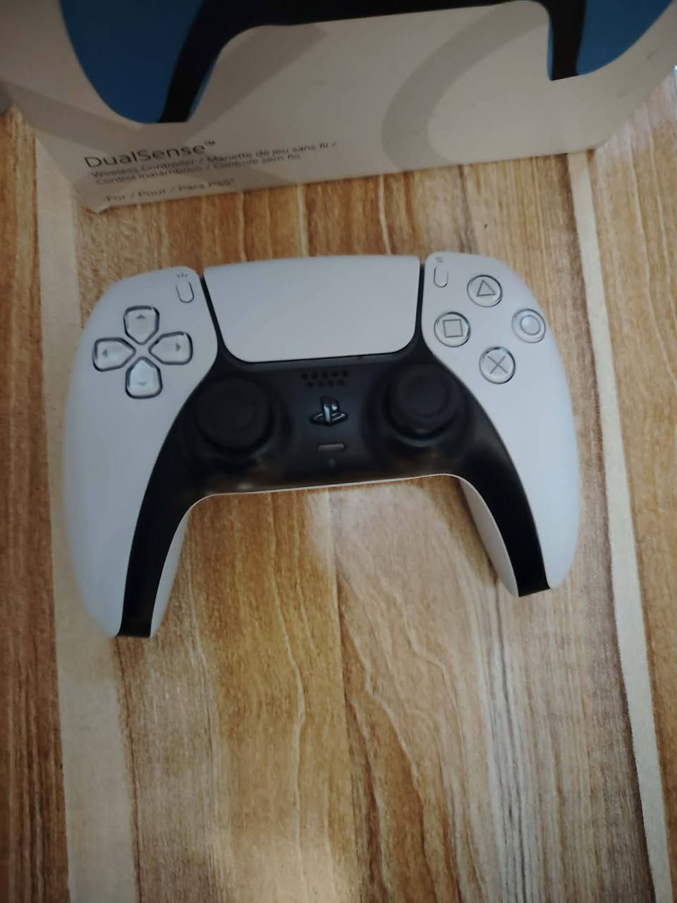 سلام عليكم
بلي5 سلم أوربي مستعمل قليل نضافه 100% ما مفتوح كامل ملحقاته وياه يده أصلية لون ازرگ وقرص gta5 نسخة ال5 ويجي ويا حساب بي بلاس مفعل وكامل السعر 700 وبي مجال اي استفسار *********** اتصل على الرقم مكلف بالنشر
