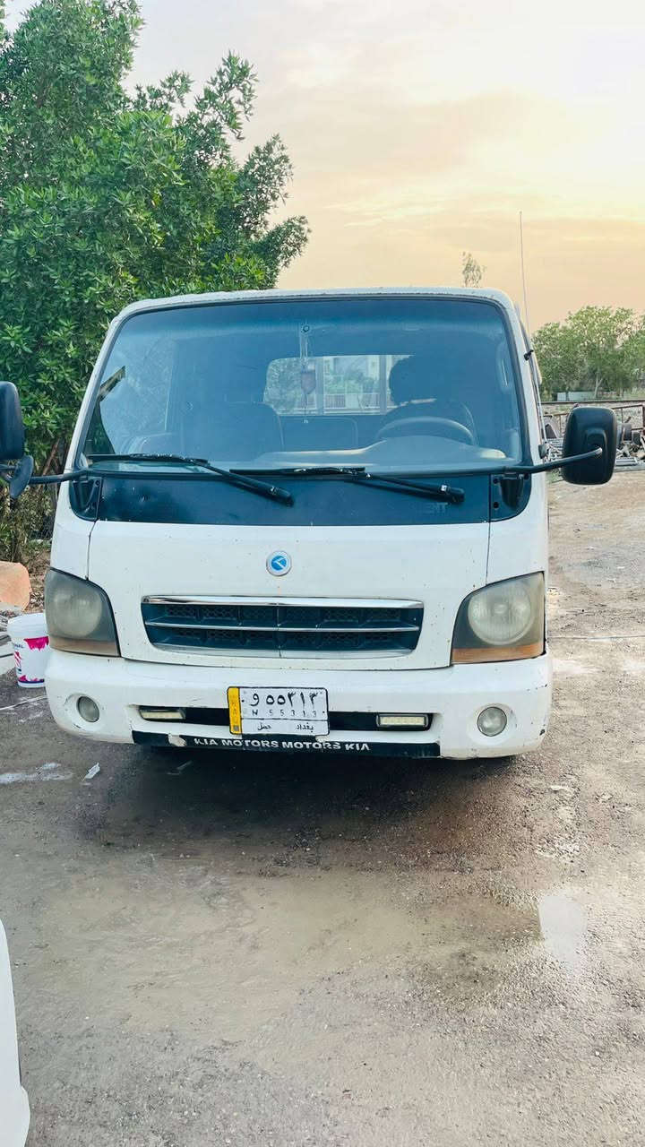 السلام وعليكم للبيع كيه حمل موديل 2001 ام الحاكيه المحرك ينقص الباقي مكفول السعر 68  بي مجال مكان السياره بغداد الدوره الرقم ***********
