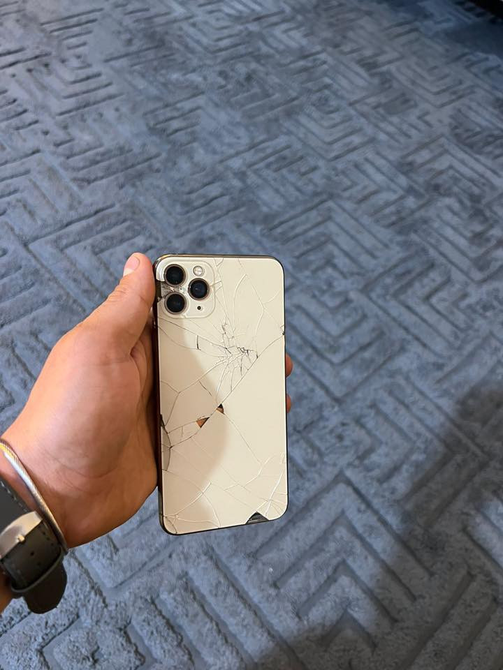 سلام عليكم جهاز ايفون١١برو ماس للبيع جهاز مبدل بي شاشه اصليه صارله سنه من بدلتهه وبطاريه اصليه السعر ٢٠٠وبي مجال للطيبين بغداد السكن رقم ***********
