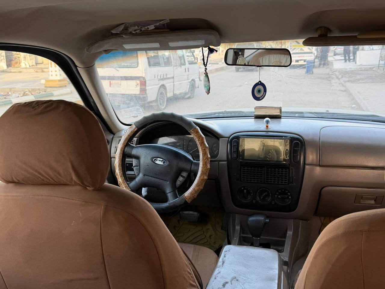 فورد اكسبلورر ستيشن 2004 محور اوتوماتيك مكينه 3000
لون نفطي خاليه من ضربه وتبديل...رقم بصره مشروع وطني مكان السيارة الناصرية  اسعر 70ورقه وانه مكلف بل نشر وهاذه رقمه الولد.. ***********
