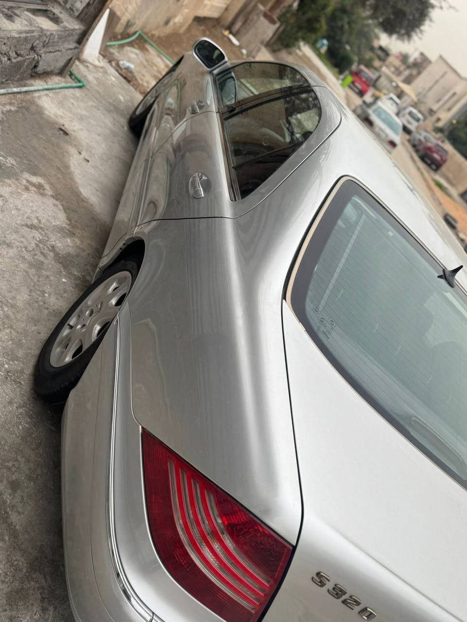 سياره مارسيدس S320  غواصه موديل 2001 فول مواصفات فتحه تحكمات تدفى تبريد بالكراسي شاشه  مابيه اي عيب او كصه حادثه جاملغ الخلفي معدل سياره مصبوغه عام رقم مميز  جوبلسات جدد تخم تاير جدد غرفته نظيفه 
للاستفسار الاتصال على الرقم 
***********
