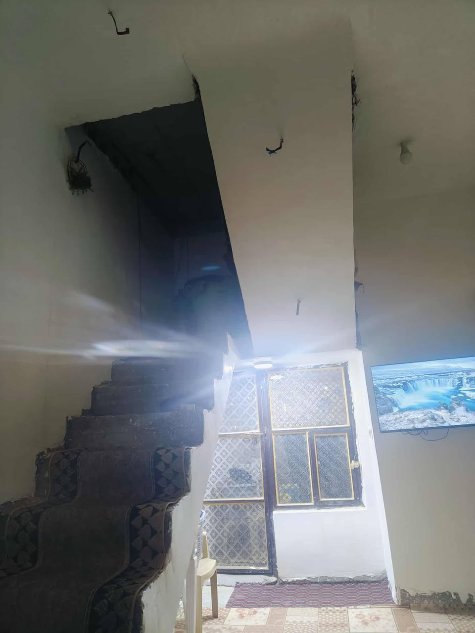 بيت للبيع في مجمع التوحيد العفلوگي بناء حديث وشغل درجه اولى نواقص قليله 
السنيه السياحي قرب سكة القطار
المساحة 100م تفاصيل اكثر اتصال ***********
