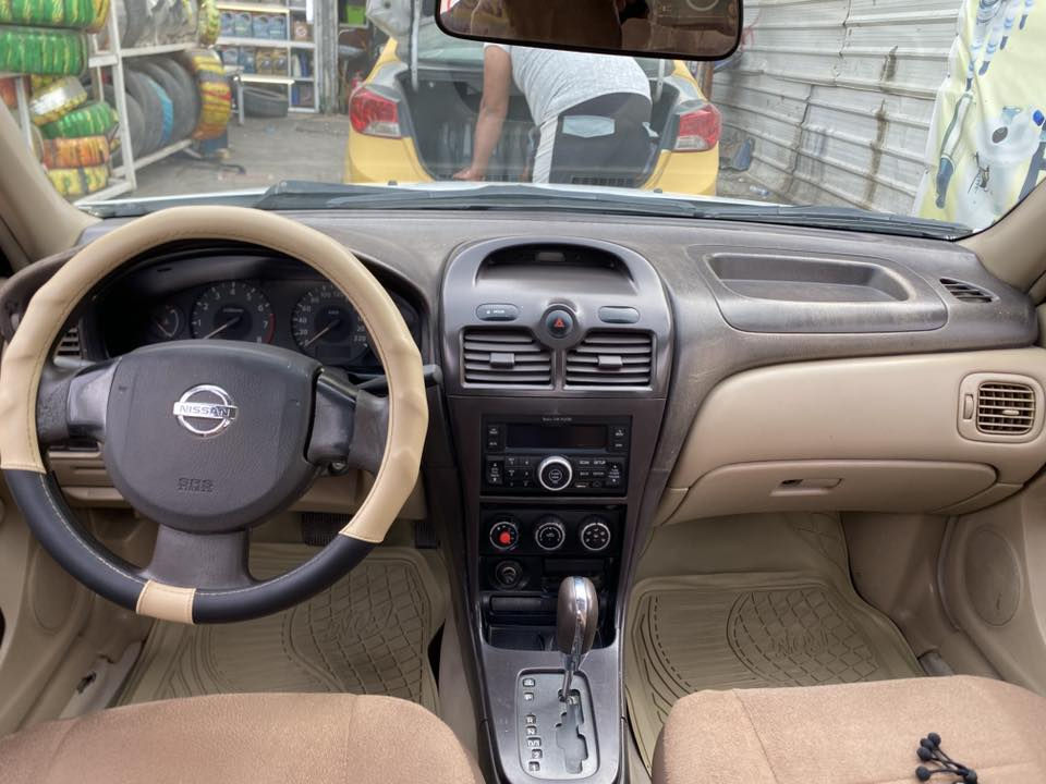 السلام عليكم 
سني ٢٠٠٩ رقم بغداد جديد سنوية باسمي
بيهة قطعتين ونص صبغ بدون دواخل 
بياع شرطة 
سعرها ٨٨ ورقة وبيهة مجال 
***********
