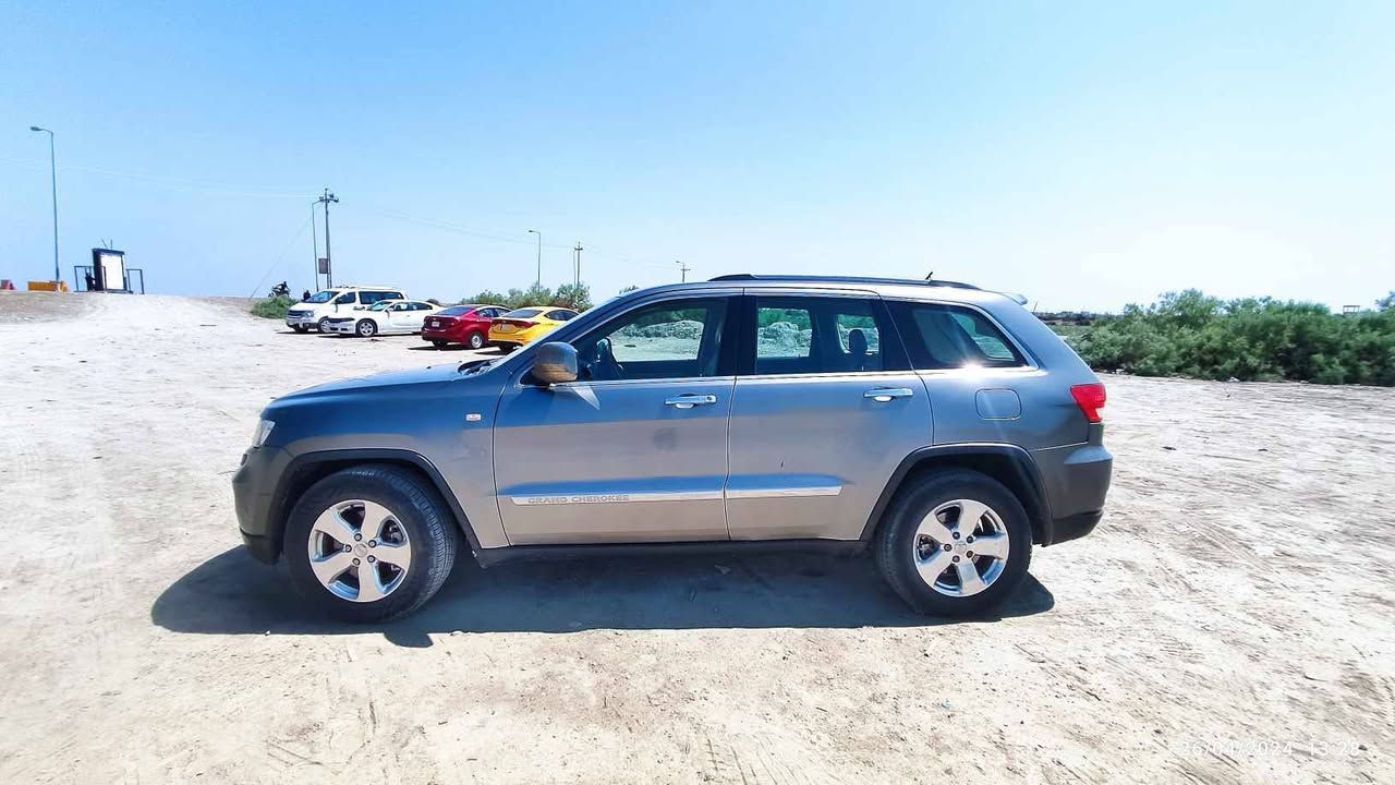 السلام عليكم
جيب شيروكي لمتد موديل ٢٠١٣  مواصفات اللمتد معروفة
وارد خليجي بيه صبغ بالجاملغ الخلفي السيارة جاهزة
ا والسعر 160ورقة وبيها مجال قبل سنه اخذتها ٢٠٠ ورقة بس لان مستعجل علي البيع هسه الرقم انبار المداور ثاني يوم  والاستفسار الاتصال علي الرقم
***********
