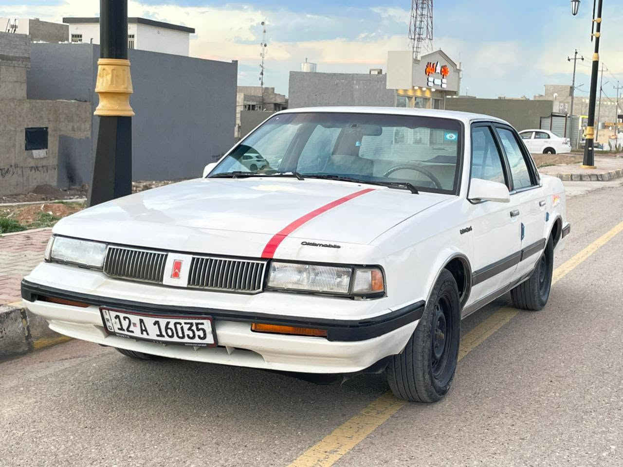 اولدز موديل 1990
السعر 30 وبيه مجال 
بدون ضرر 
مكينه نص عمر 
كير جديد
صدر جديد 
تايرات جدد 
***********
***********
