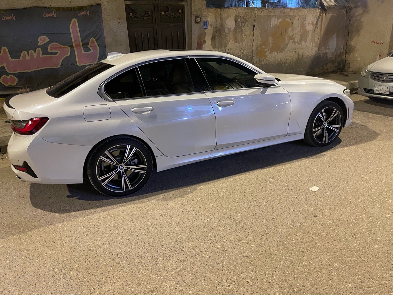 � الماركة / الموديل: BMW 330i
🔹 السنة: [22]
🔹 السعر المطلوب: [245] (قابل للتفاوض المعقول)
🔹 الممشى: [100,690 km] كم
🔹 نوع الوقود: بنزين
🔹 المحرك: 2.0 لتر تربو (أداء ممتاز واقتصاد جيد)
🔹 ناقل الحركة: أوتوماتيك
🔹 اللون الخارجي ابيض / الداخلي: [مشمشي]

✨ الحالة والمميزات:
✔️ السيارة بصيانة دورية منتظمة
✔️ حالة المحرك والجير ممتازة
✔️ بدون حوادث (أو اذكر إن كان هناك أي حادث بسيط)
✔️ جميع الخدمات والفحوصات متوفرة
✔️ [مثلاً: فتحة سقف / حساسات خلفية / كاميرا / شاشة / جلد / بلوتوث 
سيارة صفر مسج سياره رقم دهوك بسمي
الرقم ***********