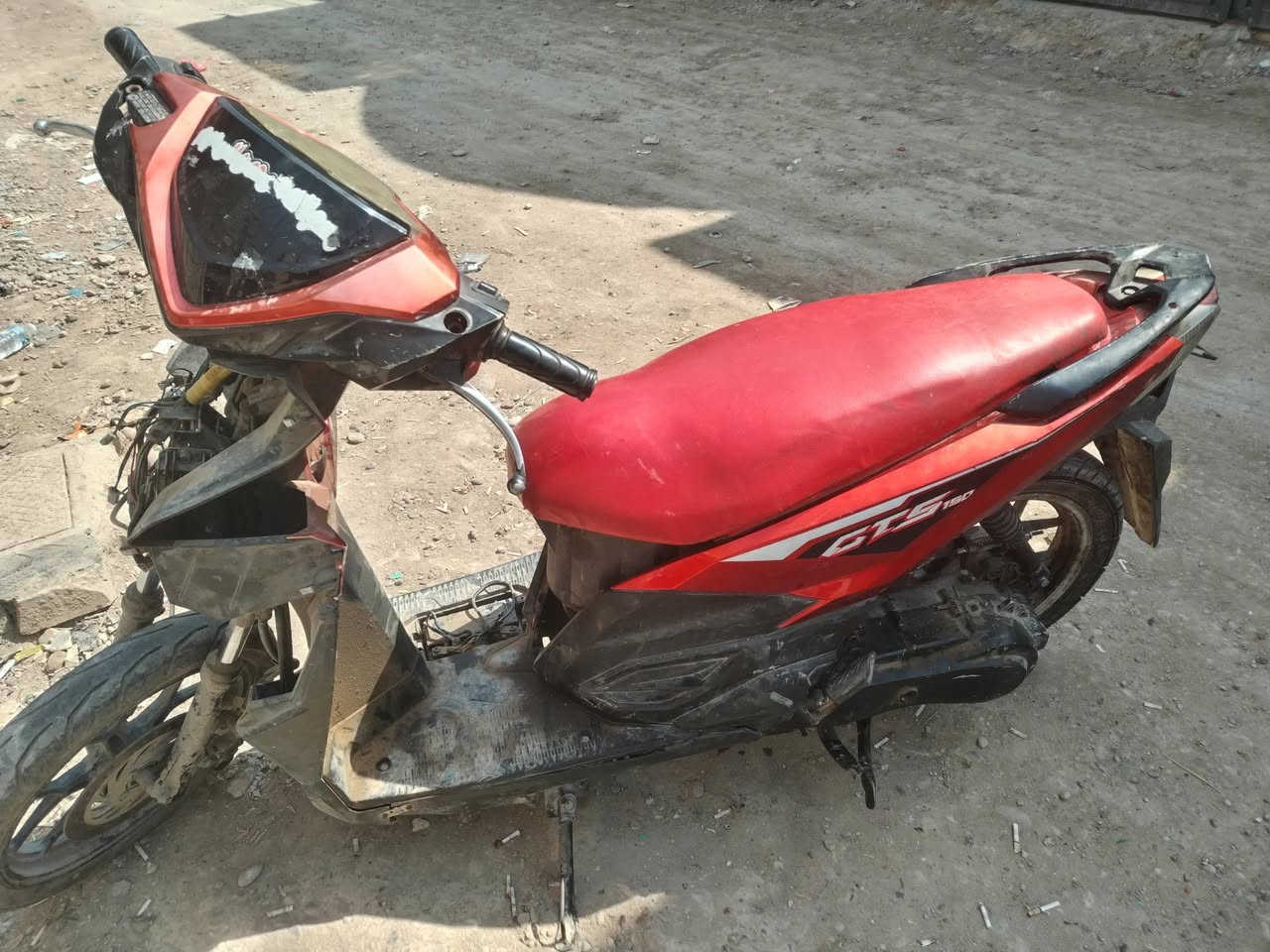 السلام عليكم.                                 دراجه gts 150 للبيع دراجه رقم بغداد باسمي السنويه تحويل ثاني يوم غراضه كامله اني فتحت الكفرات علمود الكهربائيات الدراجه كايمه عوزه تجفيت الدراجه ب٨٠٠ وبيه مجال عنواني بغداد السيديه ***********
