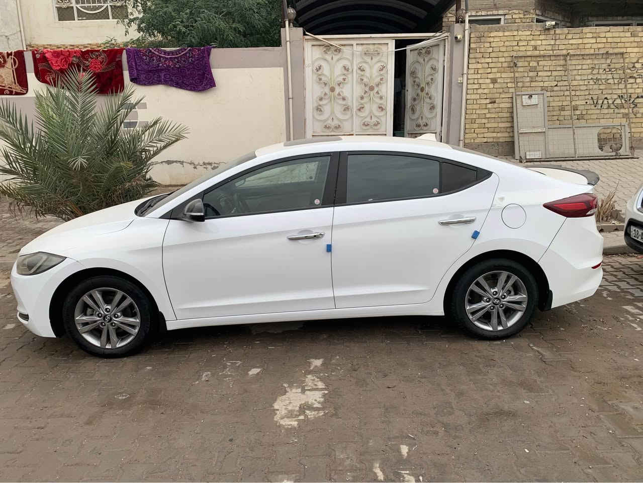 سلام عليكم…
النتره خليجي 2017 فول عده بصمه سياره كفاله عامه من صبغ وتبدليل وضربه بيهاا طخه موضحه بل صوره وعافيهاا على وضعيتها.
رقم أربيل دولي هزه وسنويه جديه سياره بسم شركه 
العنوان النجف الأشرف 
السعر ١٤٥ 
*********** Singapore
