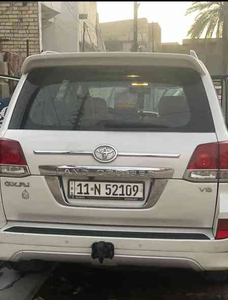 لاندكروز 
2011ابيض.  رقم بغداد أنكليزي
6 سلندر 
محرك 4000

..............
جي اكس ار اي
..............
مرايات قلاب 
فتحه بانوراما 
كشن كهربائي 
كشنات جلد 
تبريد 3 قطع 
تخم تاير دالوب 
................
بدون صبغ 
بدون تبديل 
بدون علو 
...............
مكفوله 
سنويه باسمي جديده

...........
مكان بغداد البياع السعر خاص.        ................ ***********
  الرقم بي واتساب
