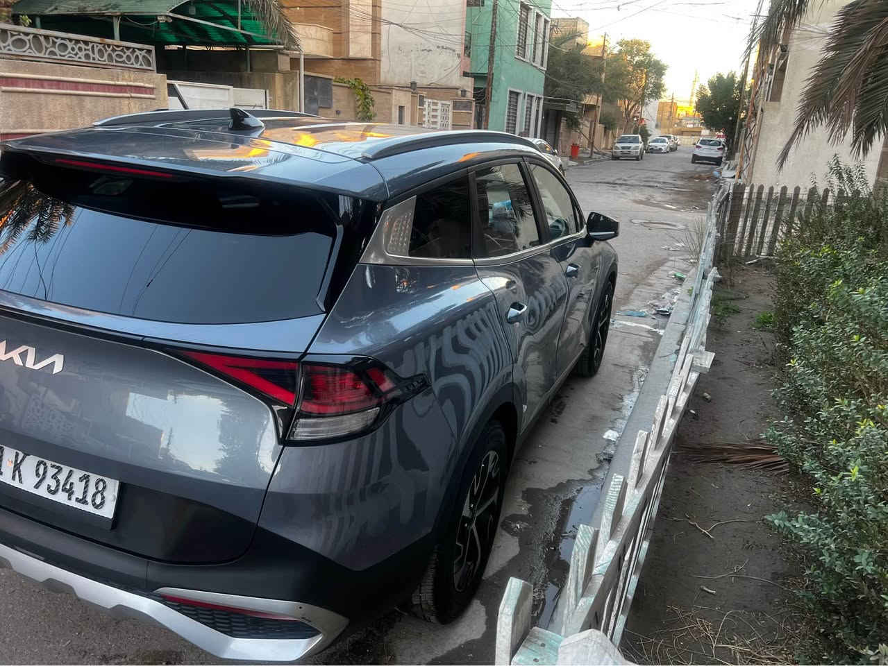 لون بحري
فول ما عدا البانوراما
ليد امامي وخلفي
نظام ترحيب عند الاقتراب
ويل كب قياس 18 انج
كشنات جلد
تدفئة بالكشنات
كرسي السائق كهرباء
مثبت سرعة
عدم الخروج من المسار
اوامر صوتية
قياس ضغط الاطارات
حساسات 
مانع انزلاق
مساعدة النزول من المنحدرات
اوتو هولد
اوتو ستوب
كاميرات خلفية دوارة
رادارت
مانع تصادم
سايد بريك كهرباء
3 انظمة قيادة سمارت وسبورت ونورمل
شاحن واير ليس
منافذ تايب سي بالكشنات الخلفية
شاشة كبيرة احدث اصدار من كيا تدعم ابل كار بلاي واندرويد اوتو وكل انظمة السيارة تتحكم بيها من الشاشة الوسطية
السيارة ماشية 57 الف كيلو
بيها تبديل قطعتين چاملوغ الامامي والباب اللي عكس السايق وصور الحادث مرفقة بالمنشور
رايدها ب190 ورقة وبيها مجال
وهذا رقمي 
*********** بغداد, العراق
