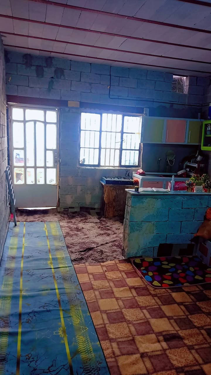 بيت للبيع  حي لامين الثانيه قرب ملعب شهيد جمال  مساحه ٧٠ متر  وجه 5نزال ١٤ بي غرفه وصاله او مطبخ  تواصل وتساب ***********
