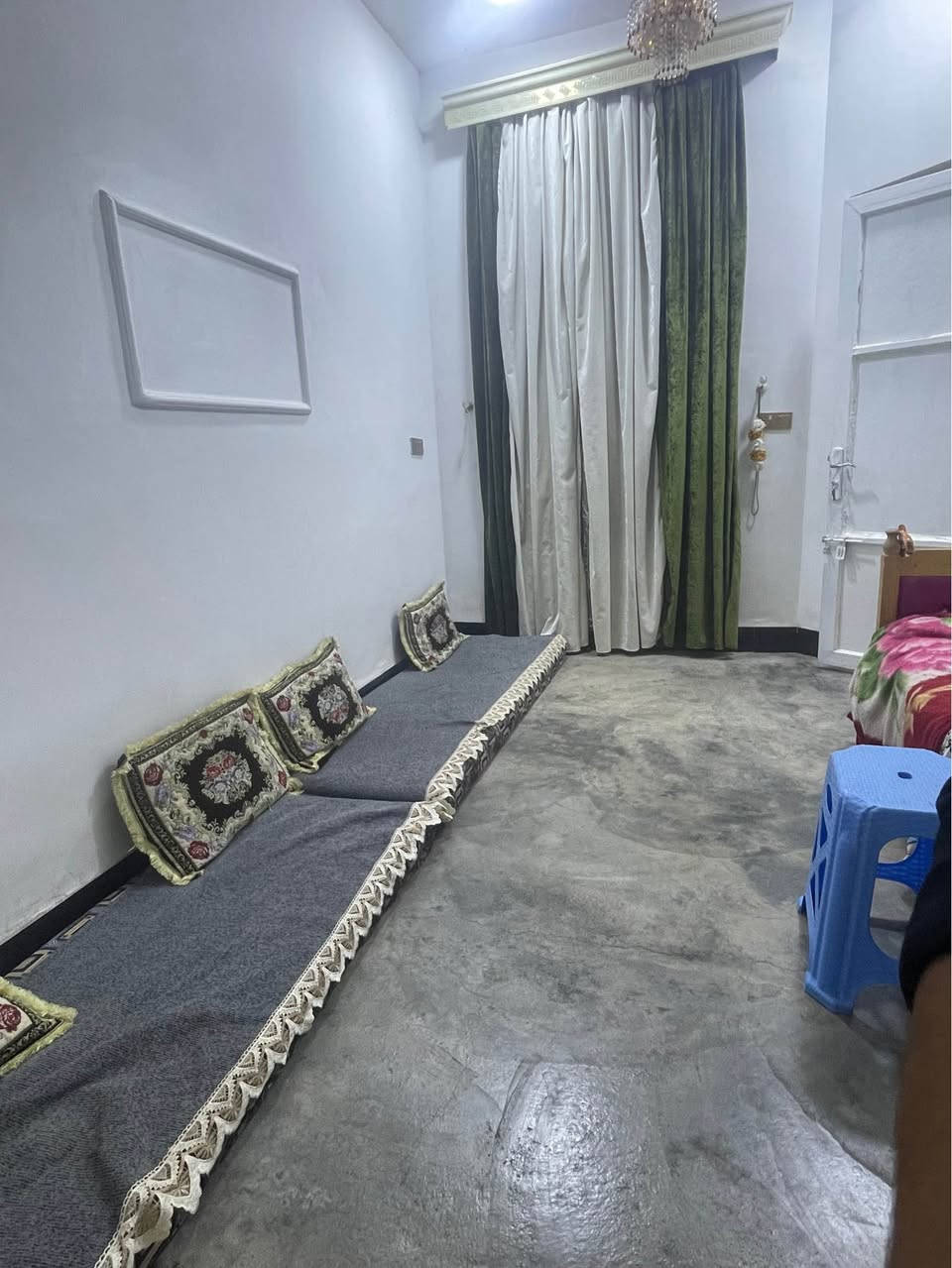 السلام عليكم بيت مساحة ١٠٠ متر مكان الصوفية بناء جديد صارلة فترة قرب جامع الصالح مطبخ +صالة +ديوانية+غرفة طابو زراعي للاستفسار الاتصال على الرقم ***********
السعر 55 مليون وبي مجال الرمادي, الأنبار
