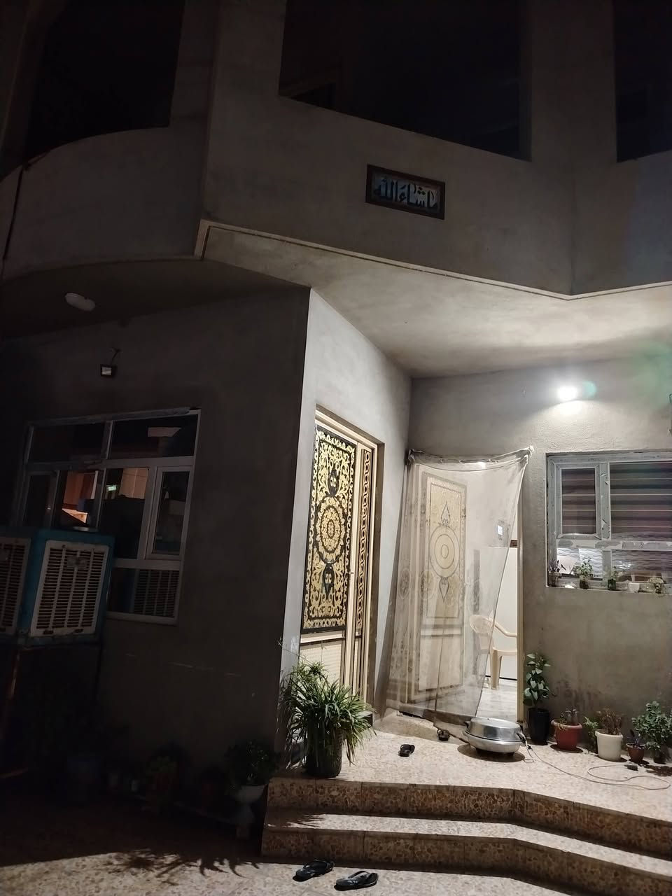 دار للبيع الرشيديه قطاع الرابع باب الحاره مساحه الدار ١٧٠ متر واجه ٧ ونص عمق ٢٣  السعر ١٥٠ مليون وبيه مجال للاستفسار الاتصال عل الرقم ***********
