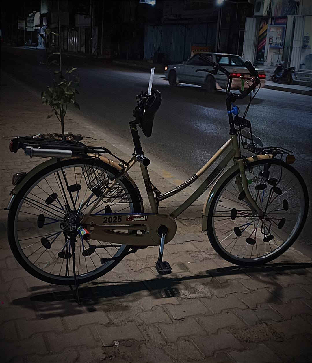 السلام عليكم
بايسكل حجم 26،لون صحراوي مديل الباسكل(2024)نضيف شخطه مابي الباسكل معروض للبيع معه الغراض مثل ماموجود بل صوره /180/الف بي مجال لتواصل معنى واتساب (***********)العنوان كربلاء حي العامل يم أزياء الوائلي (ᗒᗩᗕ) *_*
