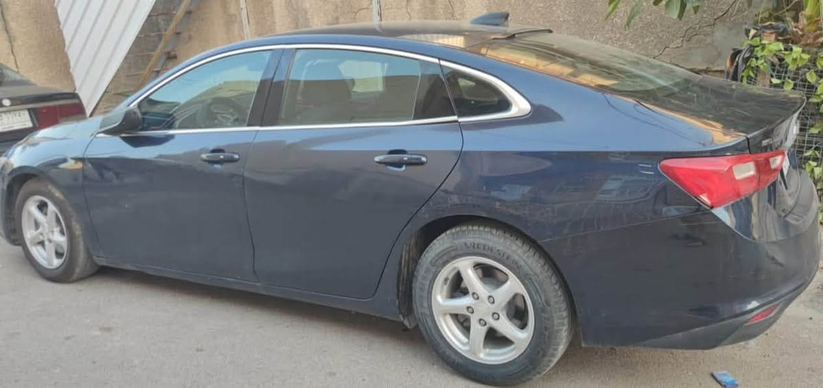 ماليبو موديل ١٨ Lt السعر 85 بيها مجال ماخذها ع ايدي صارلها ٥ سنوات ماشية 65 الف محرك كير بلادي مال شركة سيارة حادثها جاملغ خلفي وجاملغ امامي بس عندي طخطخت ودعمات خفيفه صار بيها قطع صبغ اكول حزام اكفلك قماره وشاصي ولغود سيارة حماوتها طبيعي صيف وشتا ما تصعد تبريدها بلادي كهربائياتها كلها بلادي 
غير متواجد ع الماسنجر ولا رد ع التعليقات للتواصل 
*********** مكاني الغدير
