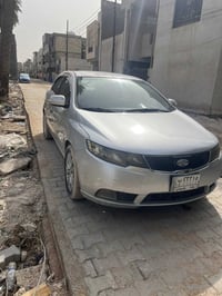 سيراتو موديل ٢٠١٠ مكفوله من ضربه ول صبغ بيه بس بارد مكينه كير مكفول بي...