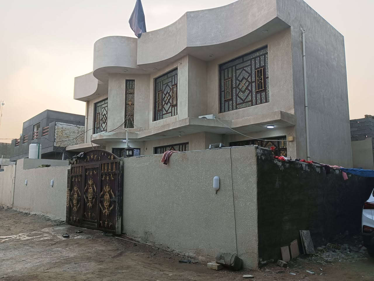 السلام عليكم دار 200م حي الاسرى الزراعي الشارع الاول خدمات كاملة ماء مجاري كهرباء  مولد شارع الاتصال ***********
