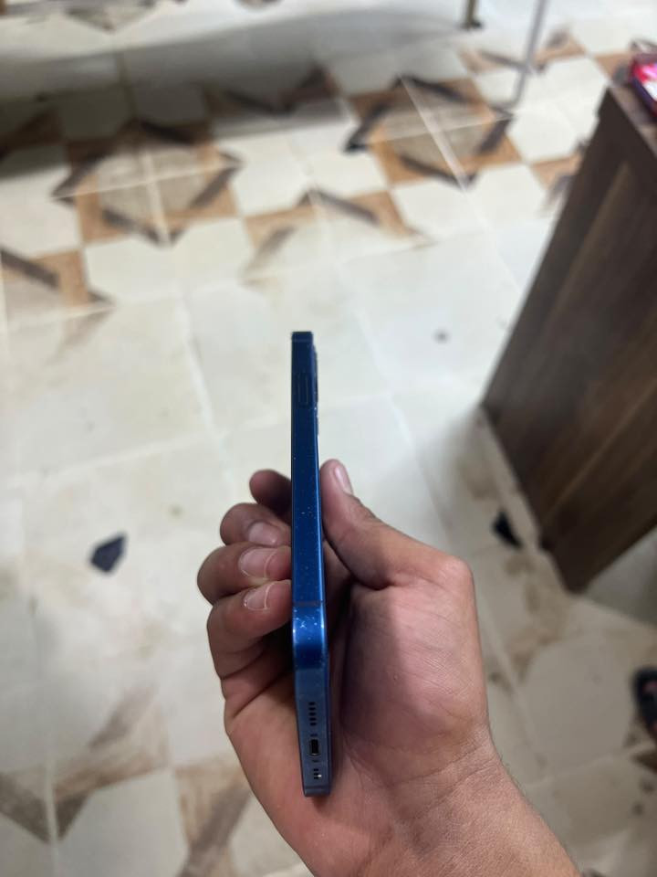 ايفون 12
ذاكره 128
بطاريه 99 مستبدل اصليه بعدها بالضمان
دبل خط 
شاشه مستبدل اصليه gx
الظهر مثل ما موضح بالصوره
سعر 190 وبي مجال
للتواصل ***********
