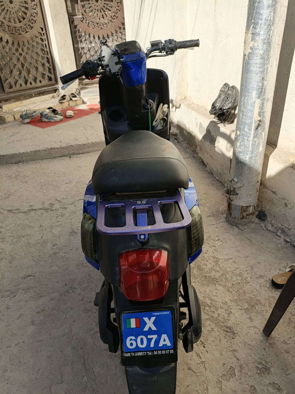 السلام عليكم دراجه شحن نوع بوليس مسطره بطاريه ليثيوم فوسفات الحديد دراجه شوي بيها شخوط بلكفرات تمشيك 
بلسرعه الاول 120كيلو والسرعه الثانيه تمشيك 100كيلو والسرعه 3تمشيك 80كيلو نضافه الدراجه موضع بلصور بريكات عنبار ملف الدراجه1500 بطاريه 78بولط و32امبير بيها شلعه تخبل ضمان بلبطاريه سنه والبطاريه تمشيك تقريبن3سنوات عدد دورات الشحن50 السعر مليون وبيها مجال لحد يكسر بلسعر مكاني بغداد البلديات الصحفيين 
رقم: ***********
